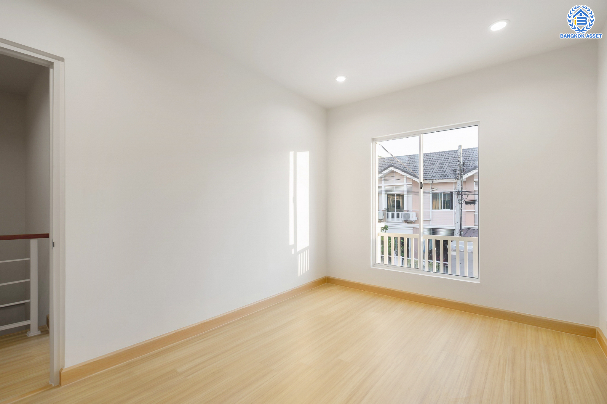 บ้านมือสองตกแต่งใหม่ ม.พฤกษาวิลล์28 วงแหวน-รัตนาธิเบศร์ (หน้ากว้าง 6 เมตร) ความสุขมีครบทุกตารางนิ้ว บนเนื้อที่ 17.5 ตร.ว. ฟังก์ชัน 3 ห้องนอน 2 ห้องน้ำ จอดรถได้ 1 คัน ครบครันทั้งครัวเคาน์เตอร์ บนทำเลสุดสะดวก ใกล้ถนนกาญจนาภิเษก เพียง 8 นาทีจาก MRT สถานี ตลาดบางใหญ่...